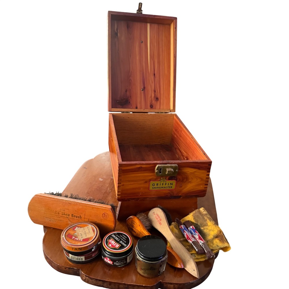 Vintage 60's Griffin Shinemaster Cedar Wood Shoe Shine Box Valet Brushes Polish
